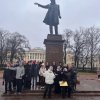 В ЗАЛАХ МУЗЕЯ И НА ПЛОЩАДИ ИСКУССТВ